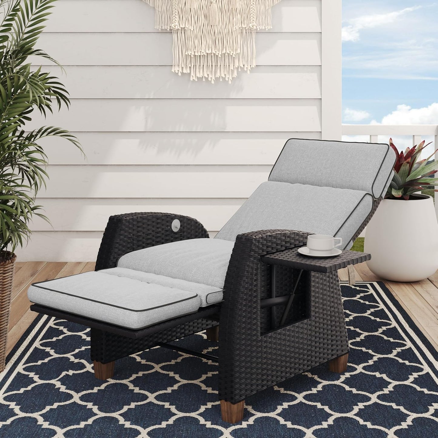 Outdoor Recliner Chair Patio 150° Lay Flat Recliner
