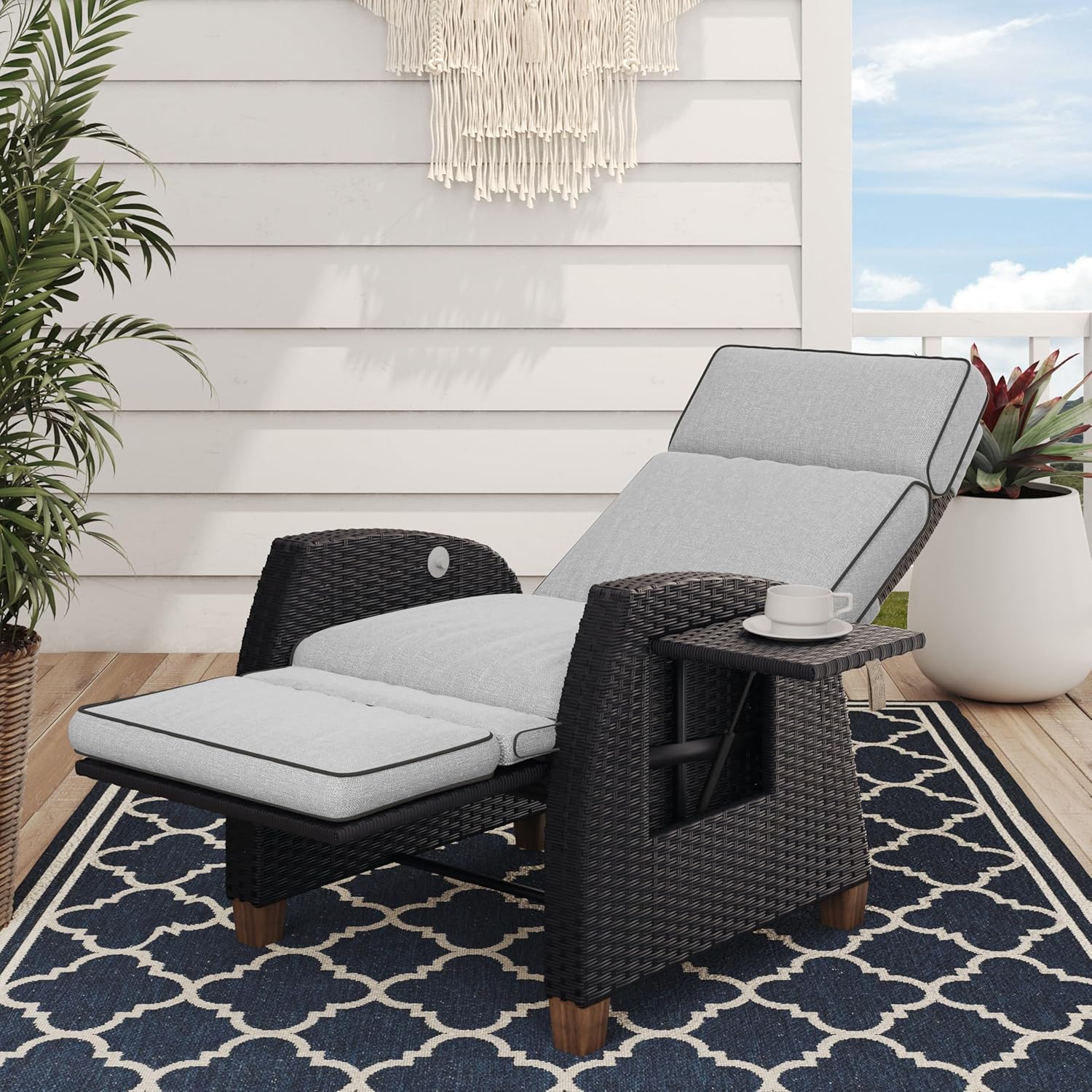 Outdoor Recliner Chair Patio 150° Lay Flat Recliner