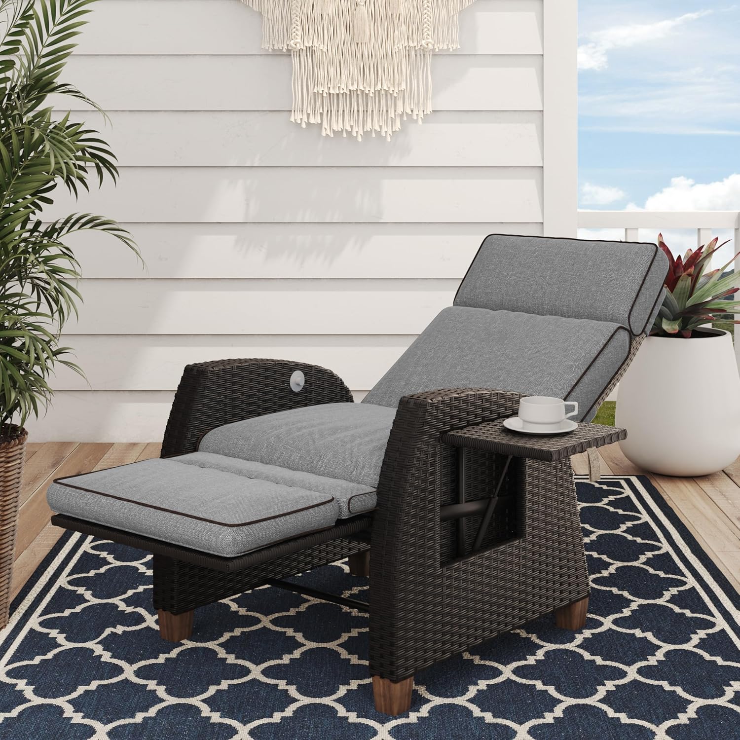 Outdoor Recliner Chair Patio 150° Lay Flat Recliner
